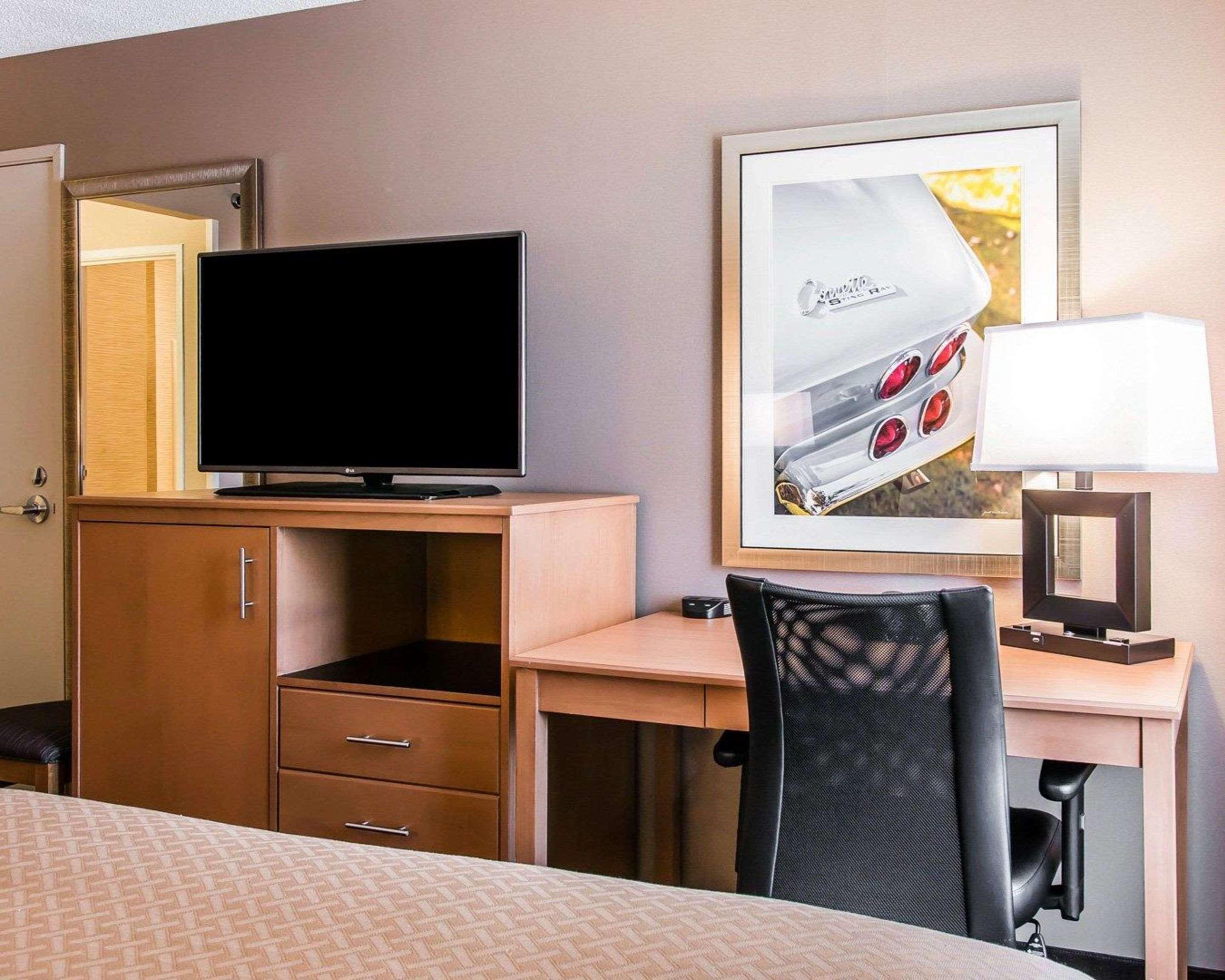 Quality Inn & Suites Warren - Detroit Dış mekan fotoğraf